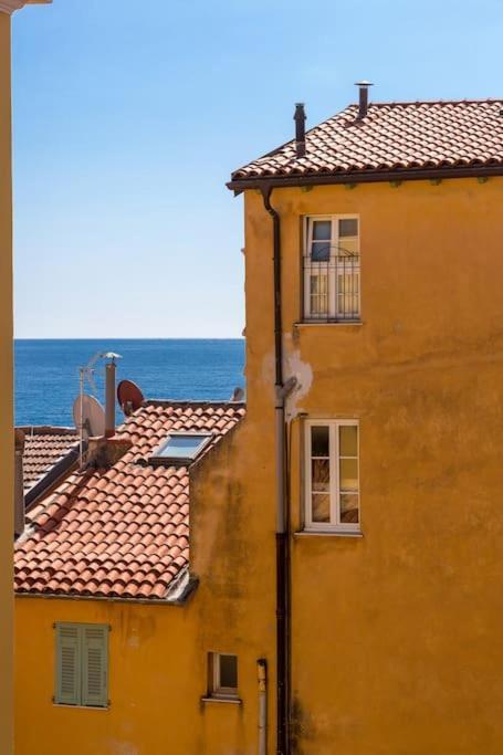Between The Roofs Of Menton Old Town And The Sea Exterior foto
